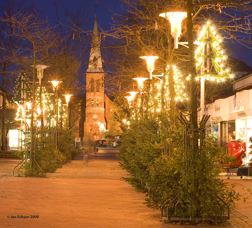 Pauluskirche Buchholz zur Weihnachtszeit.jpg